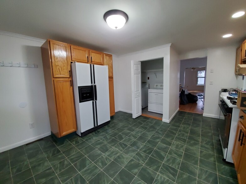 Building Photo - 116 1st Ave