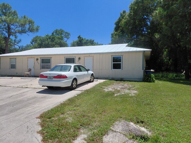 Building Photo - 811 King Orange Dr