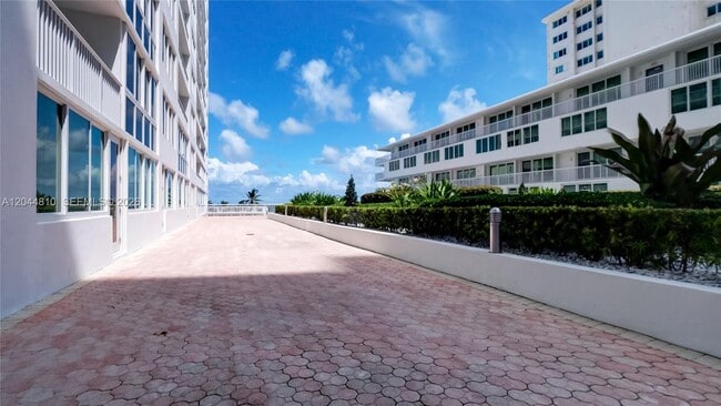 Building Photo - 5401 Collins Ave