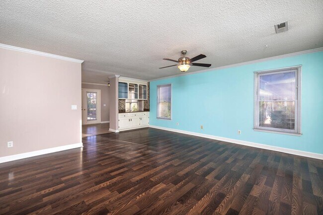 Building Photo - 921 Arnaud St