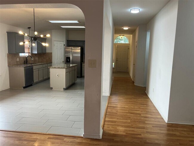 Building Photo - 1209 Wood Creek Dr