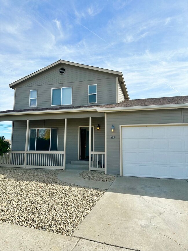 Building Photo - 4 Bedroom 3 Bathroom Home with Attached Ga...