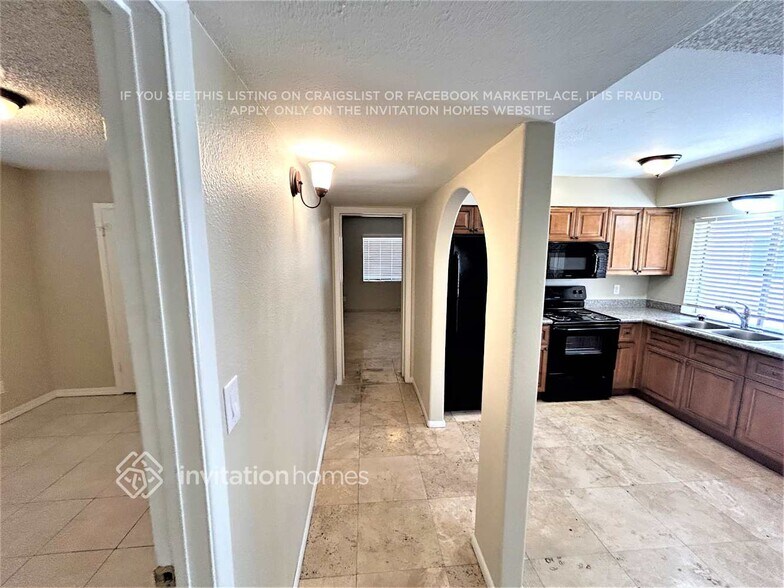 Building Photo - 4319 N 79th Dr