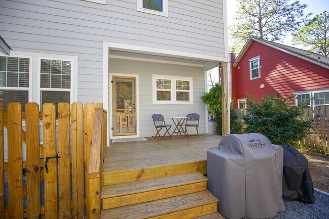 Building Photo - Charming Cottage in DOWNTOWN Southern Pines