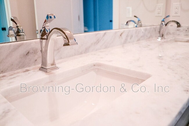 Building Photo - 2156 Byrum Ave