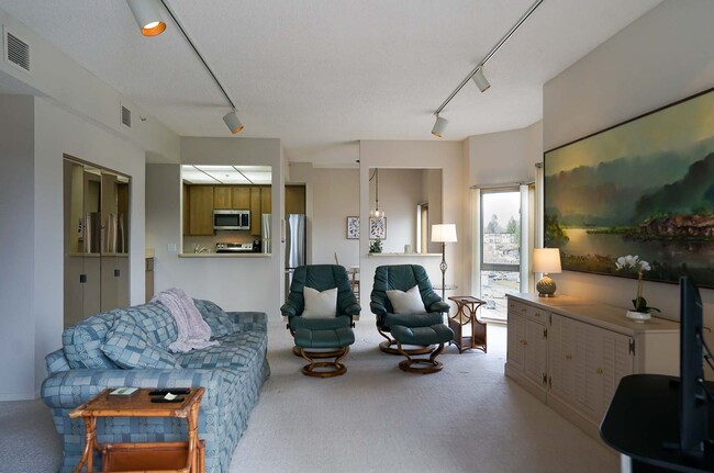 Building Photo - CDA NORTH CONDO - JUST LISTED ONE BEDROOM CONDO!