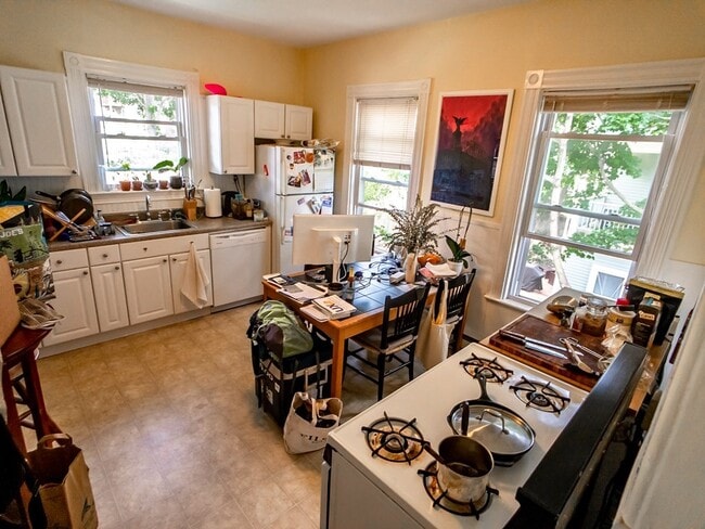 Building Photo - 30 Spring Park Ave