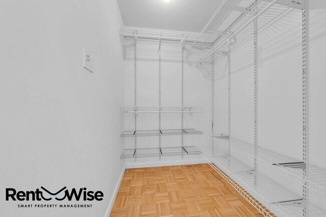 Building Photo - 612 Barneson Ave
