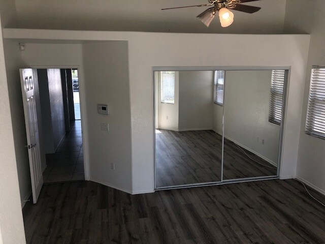 Building Photo - 1055 N Belden Ave