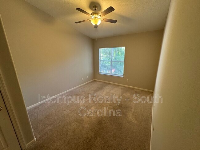 Building Photo - 897 Fording Island Rd