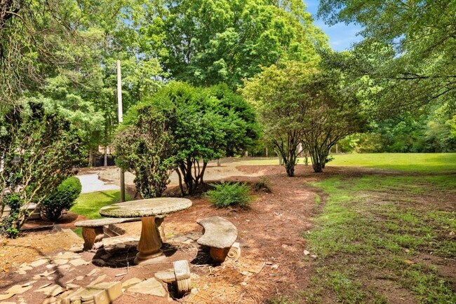 Building Photo - 3142 Chamblee Gap Rd