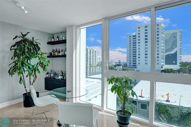 Building Photo - 715 Bayshore Dr