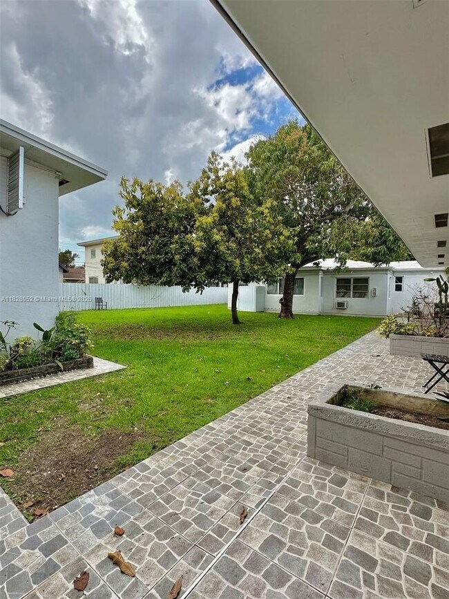 Primary Photo - 62 NE 78th St