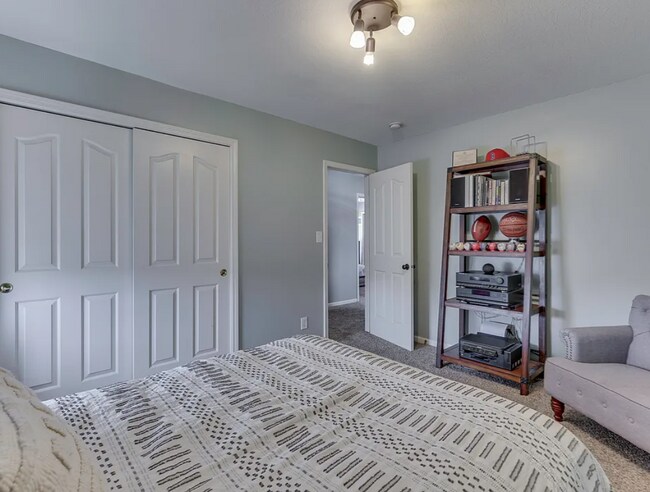 Building Photo - 2919 Kaskaskia Way