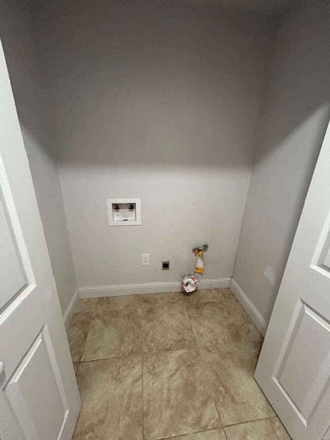 Building Photo - Newly Remodeled
