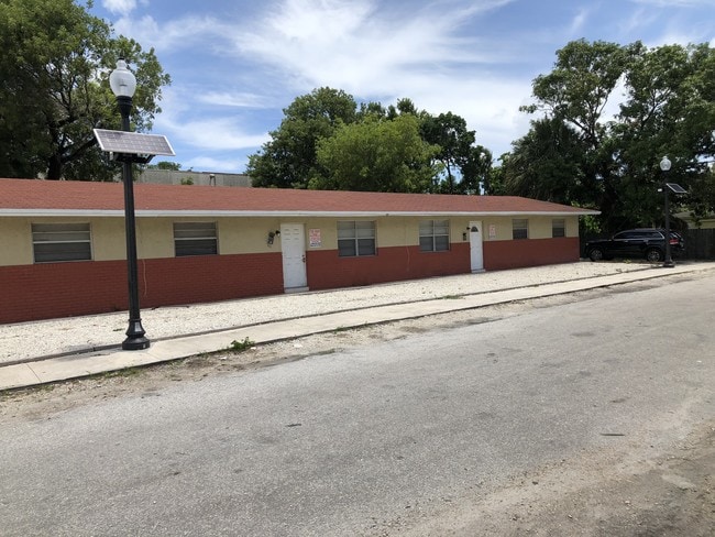 Primary Photo - 477 NW 8th St