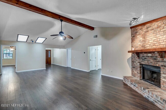 Building Photo - 4518 Crosstie Rd N