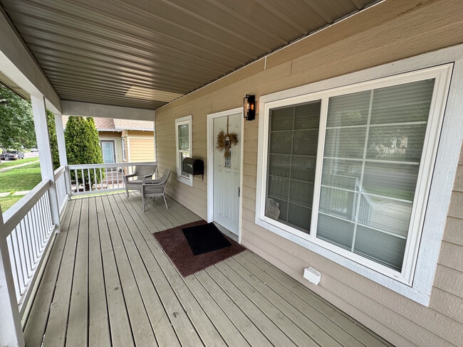 Building Photo - 704 N Duluth Ave