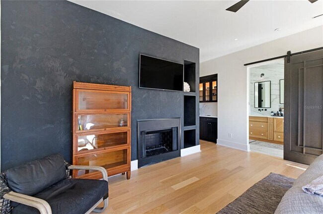 Building Photo - 319 W Frances Ave