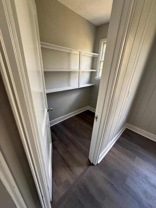 Building Photo - 629 Catalpa St