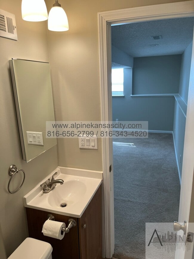 Building Photo - 2 Units Available Across from Congress Mid...