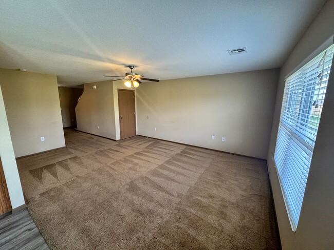 Building Photo - Welcome to Comfortable Living – Spacious, Pet-Friendly Home with Great Amenities