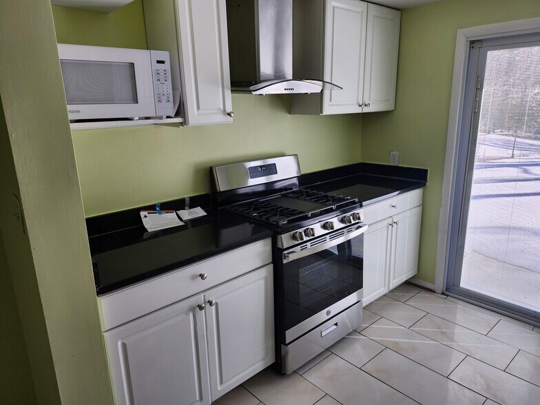 Building Photo - 3627 Forestdale Ave