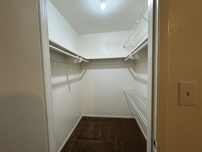 Building Photo - Three Bed, Two Bath Home In North Stockton