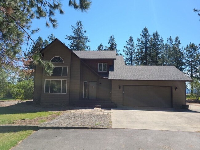 Building Photo - Beautiful Updated 3 bedroom 2.5 bath Hayde...