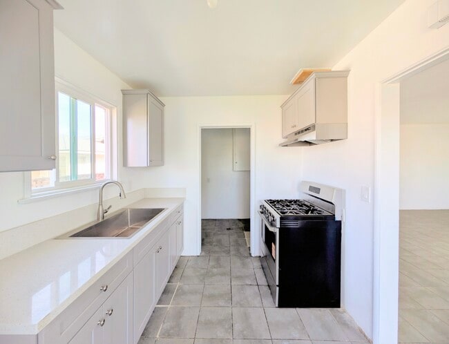 Building Photo - 865 N Glassell St