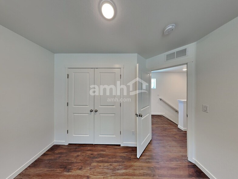 Building Photo - 384 N Addison Way