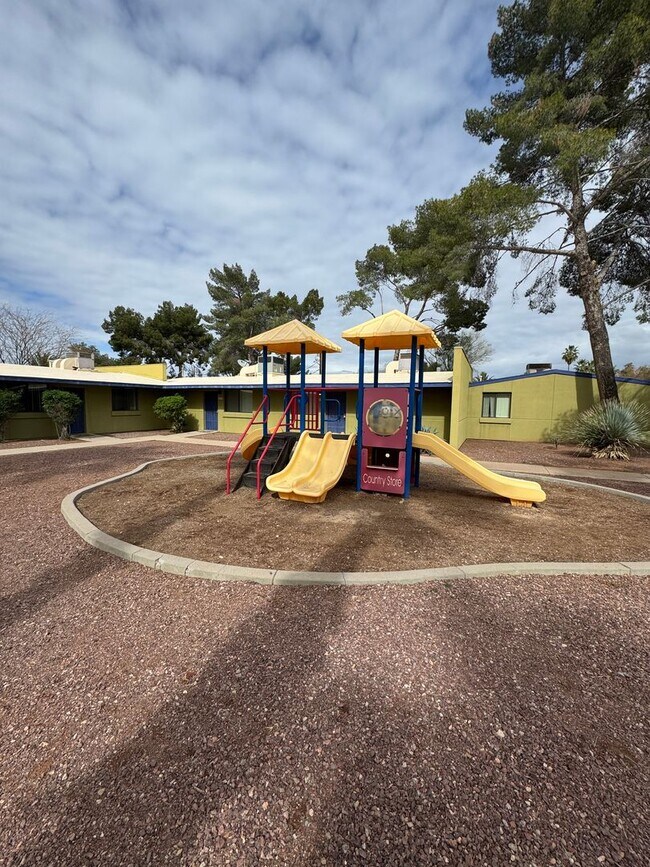 Building Photo - Charming 2 bedroom 1 bath