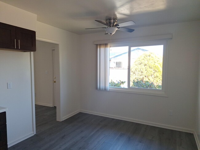 Dining area - 4039 Clairemont Mesa Blvd