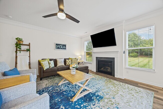 Building Photo - "Spacious 5-Bedroom Gem in Gastonia with 3...