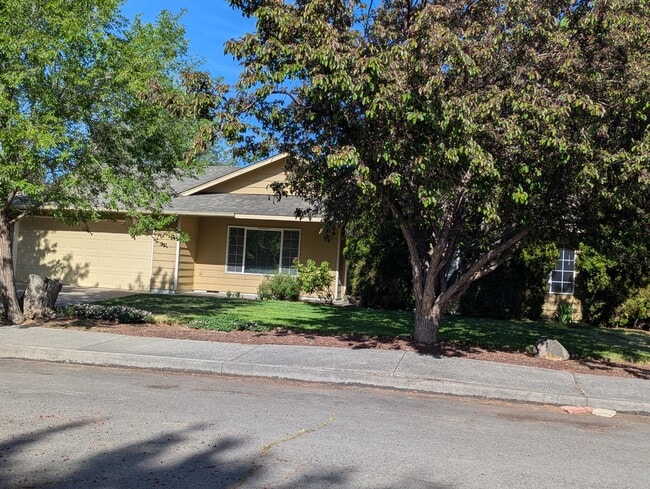 Building Photo - 61862 Avonlea Cir