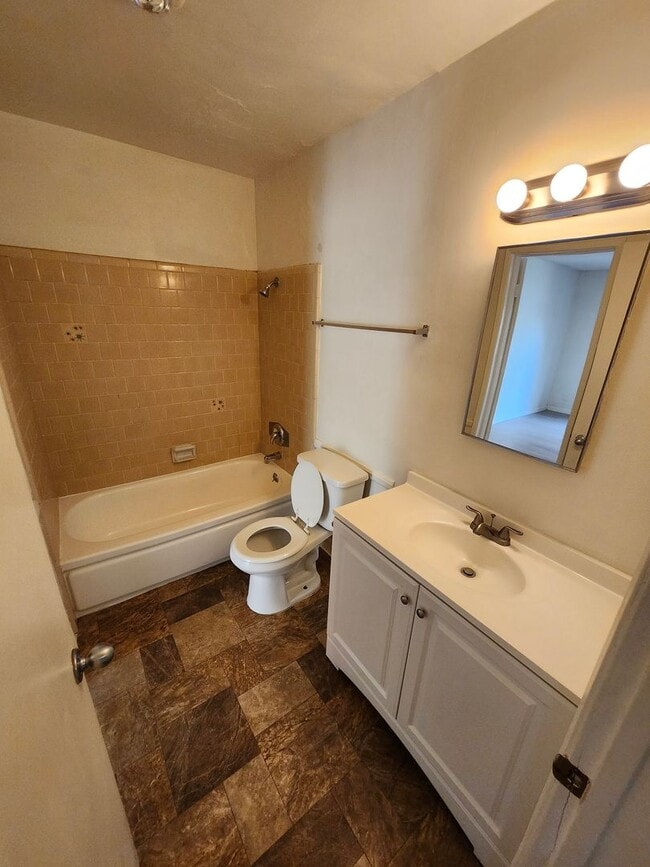 Building Photo - 438 Silverwood Ave
