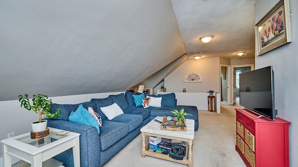 Living Room - 97 Grovers Ave