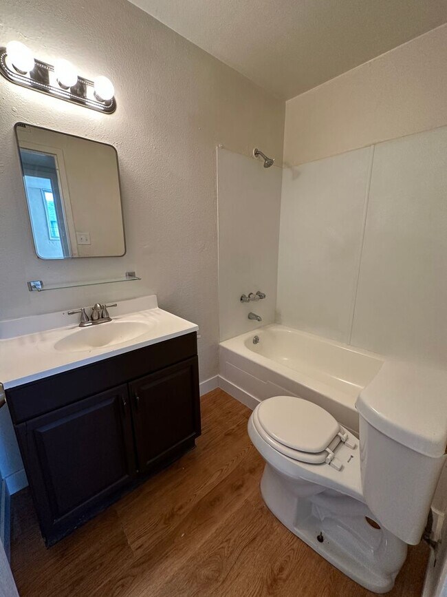 Building Photo - NShields636 (KC-LN)