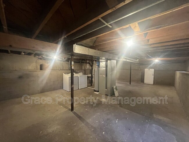 Building Photo - 4890 E Kansas Dr