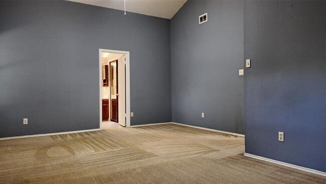 Building Photo - 12331 Yarmont Way