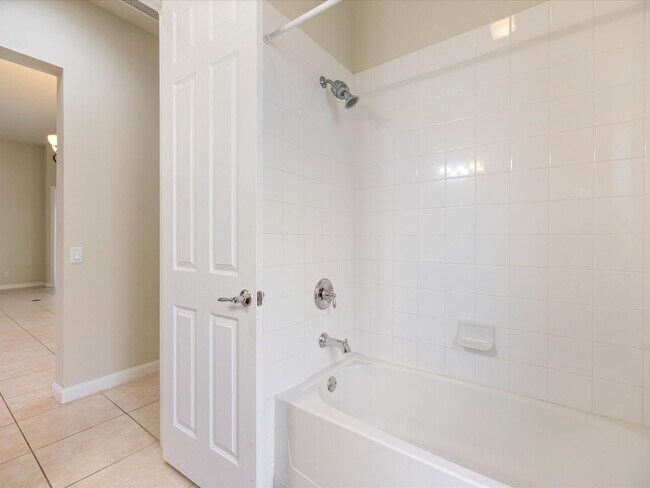 Building Photo - 4-bd,3-bth in The Isles-One Of Palmer Ranch’s Most Sought After Community