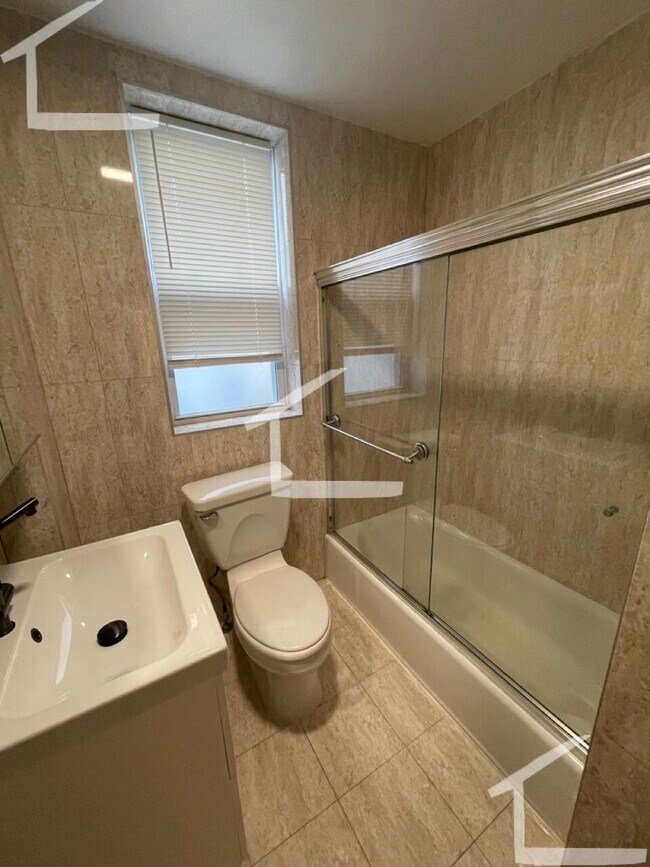 Building Photo - Coolidge Corner 4-Bed