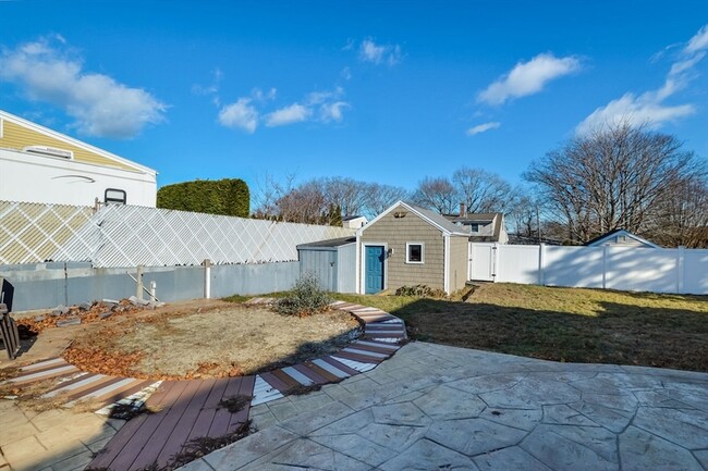 Building Photo - 325 Park Ave