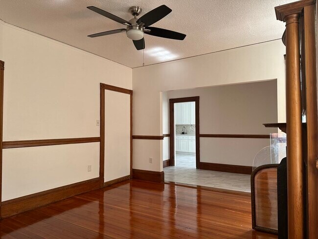 Building Photo - 364 Centre St