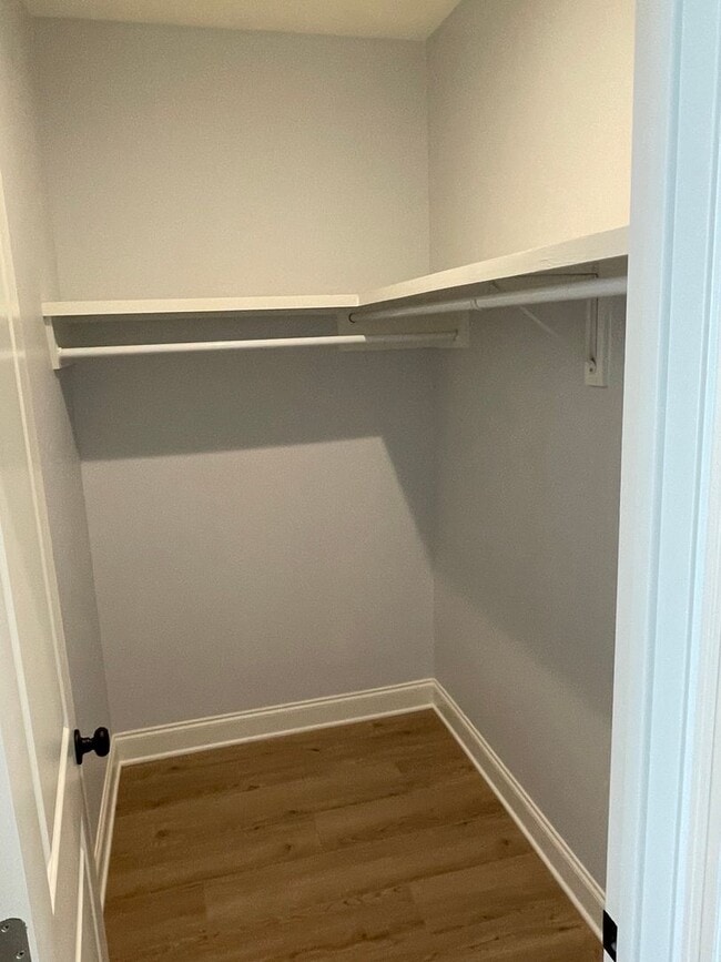 Building Photo - New 3BD/3.5BA w/ Gated Parking, great location Close to Downtown.