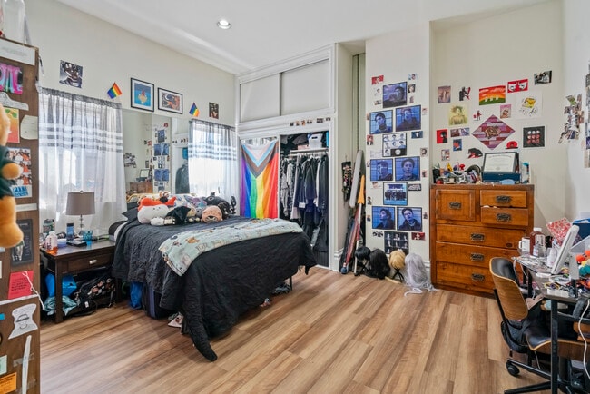 Building Photo - 2120 E Carson St