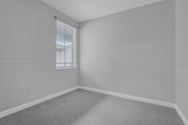 Building Photo - 1013 Shoma Dr