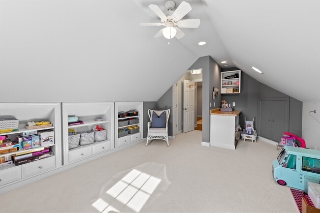 Building Photo - 105 Silverado Trail