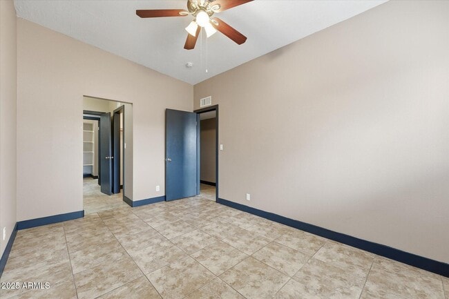 Building Photo - 1102 N April Cir