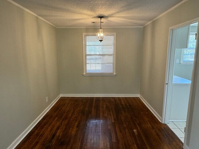 Building Photo - 3-Bedroom Classic Ranch